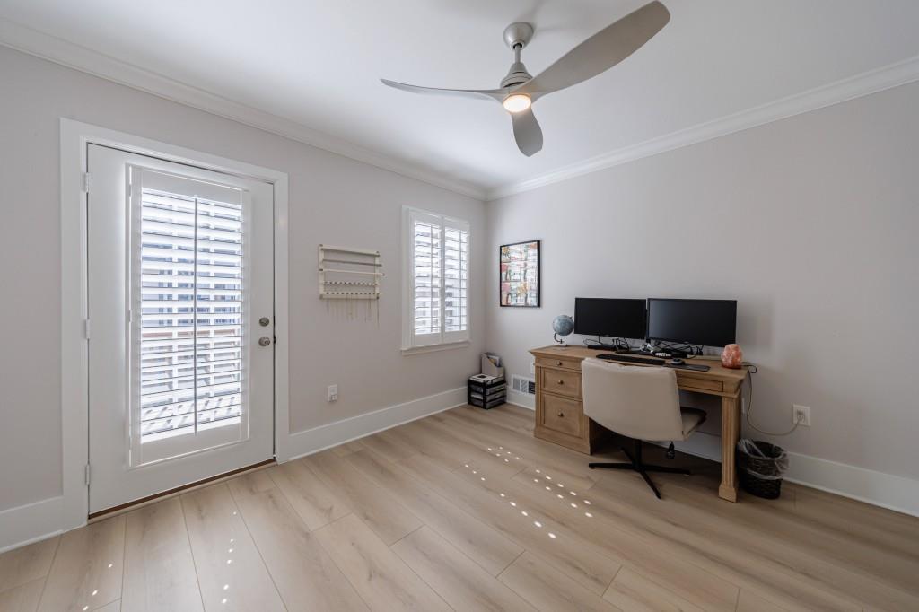 923 Lenox Hill Court NE