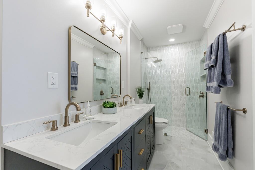 923 Lenox Hill Court NE