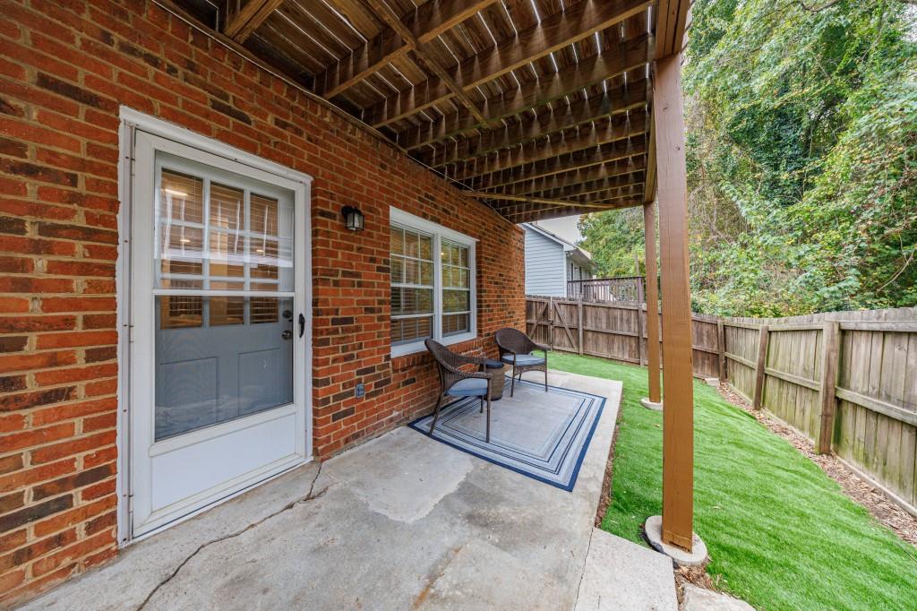 923 Lenox Hill Court NE