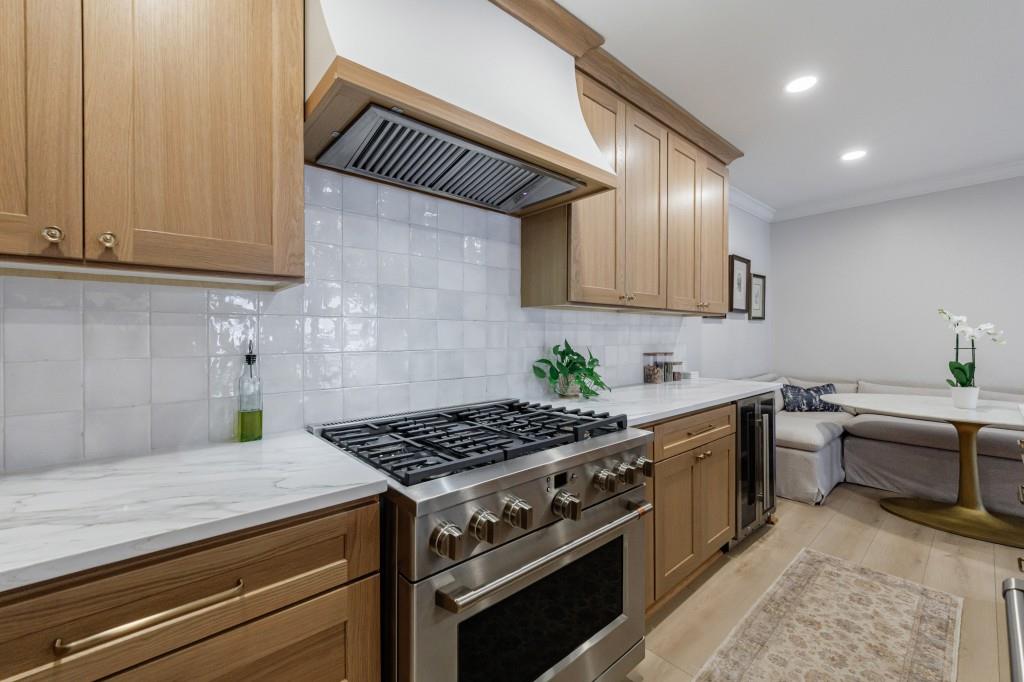 923 Lenox Hill Court NE