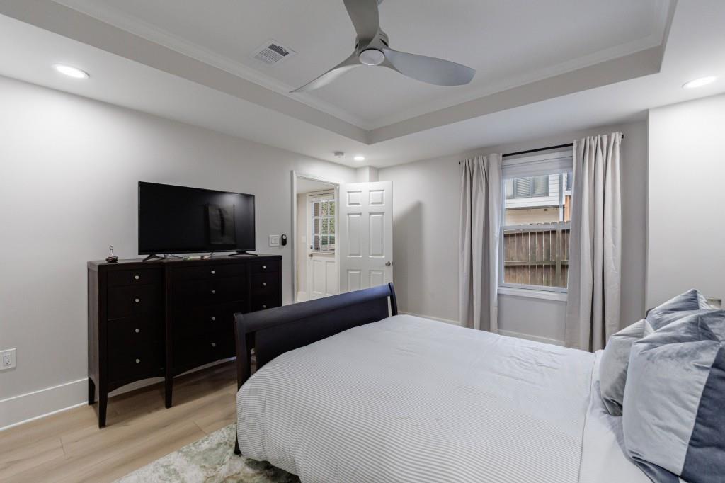 923 Lenox Hill Court NE