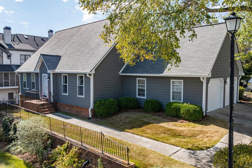 923 Lenox Hill Court NE