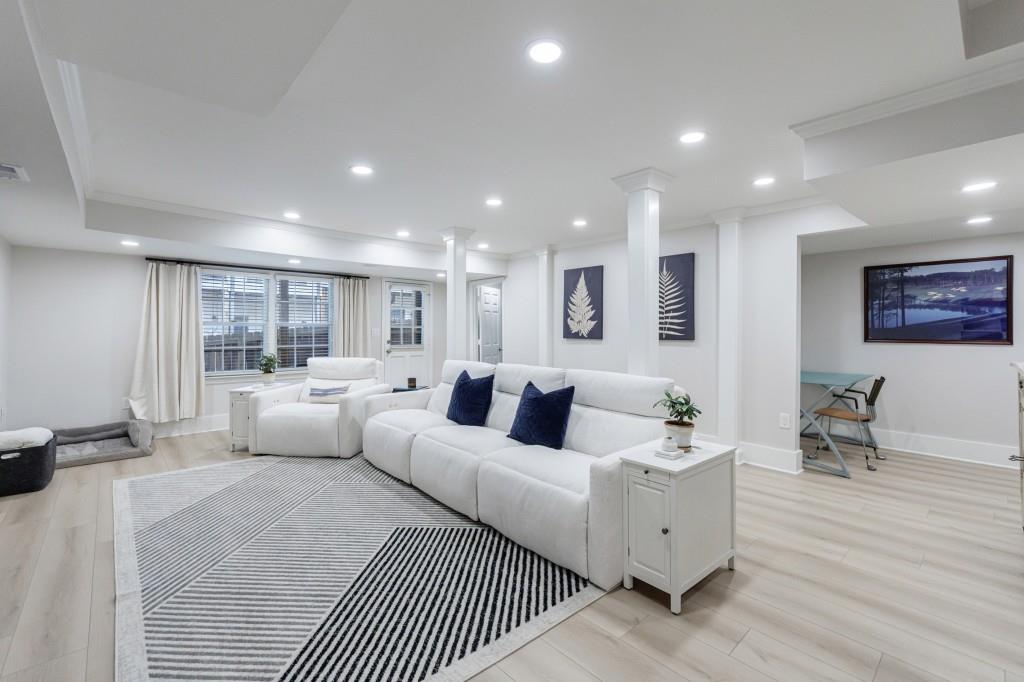 923 Lenox Hill Court NE