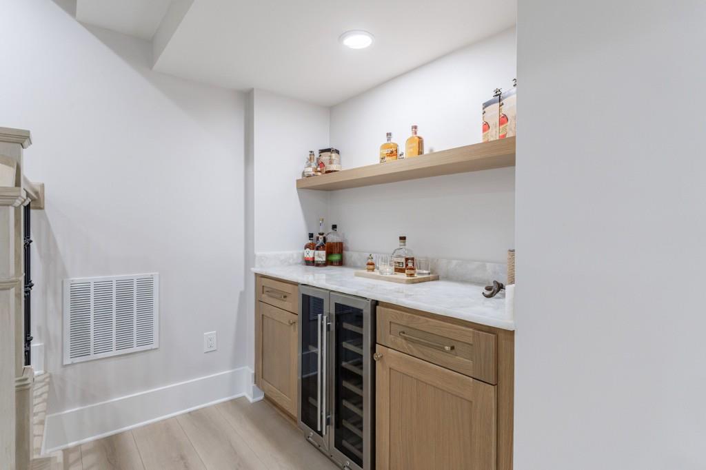 923 Lenox Hill Court NE