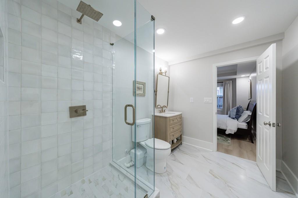 923 Lenox Hill Court NE