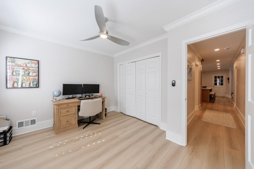 923 Lenox Hill Court NE