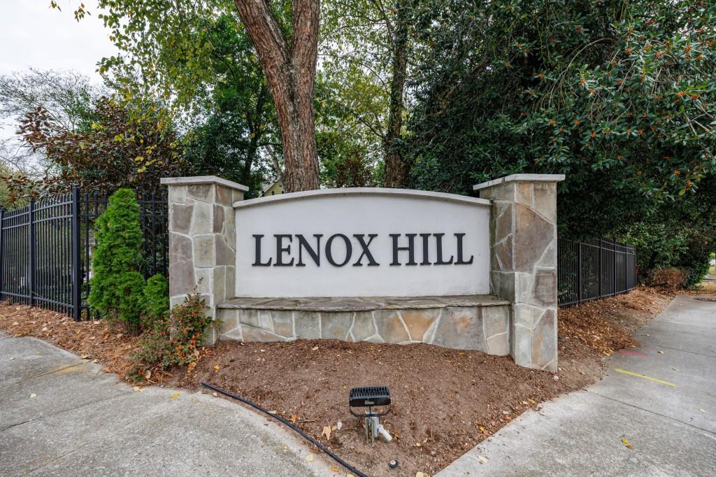 923 Lenox Hill Court NE