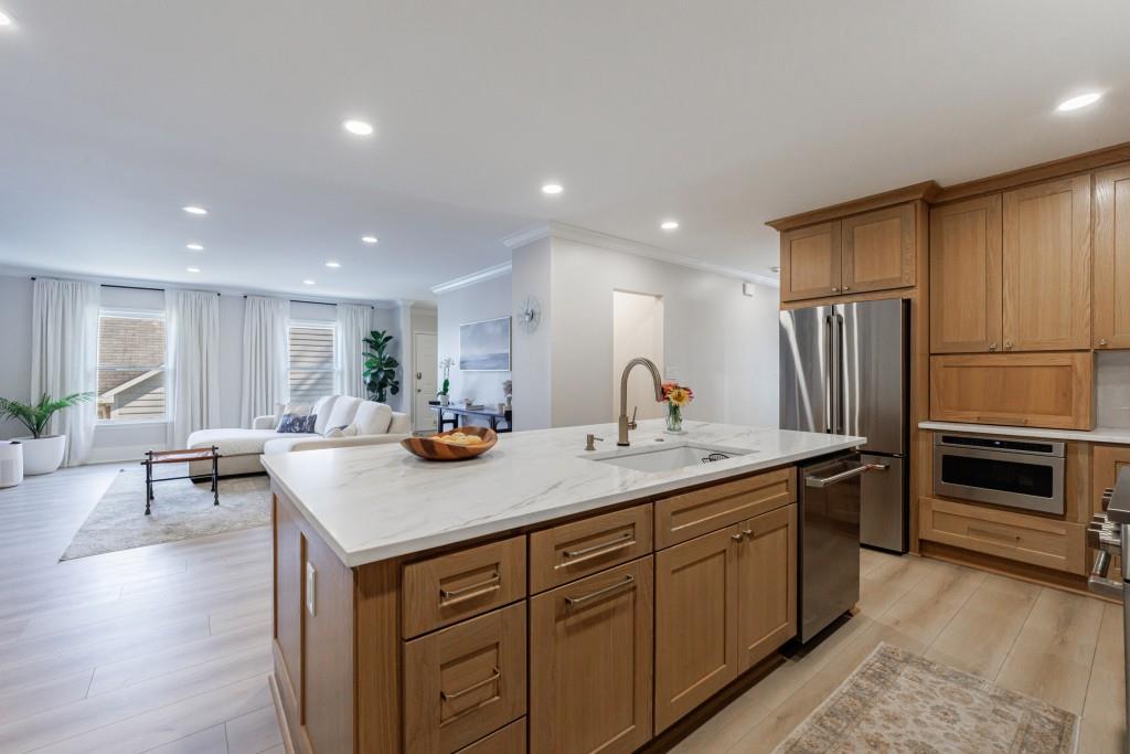 923 Lenox Hill Court NE