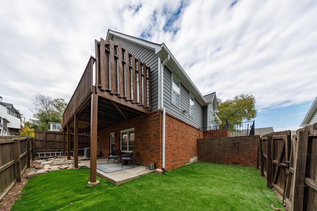 923 Lenox Hill Court NE