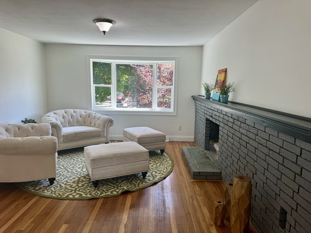 645 W Chestnut Street
