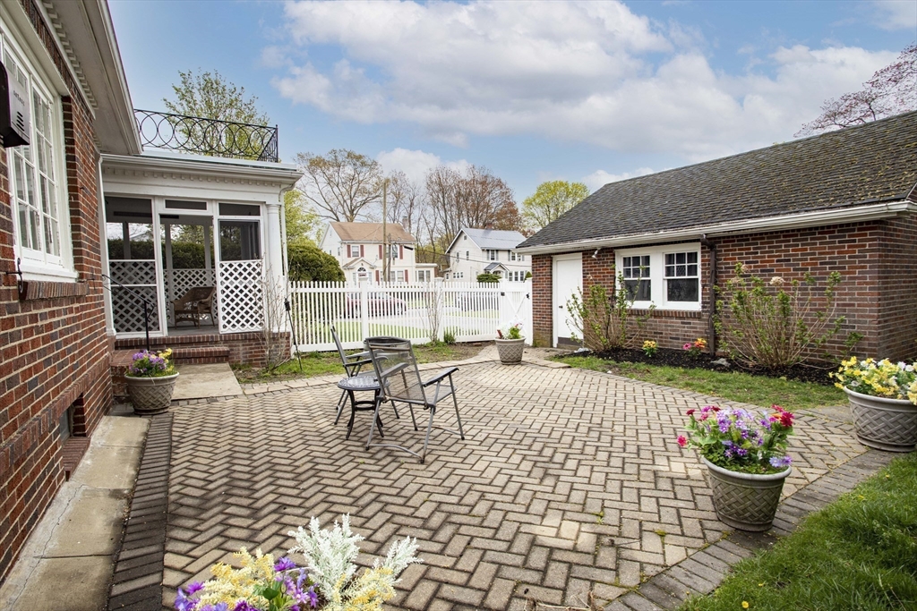 552 West Elm Street