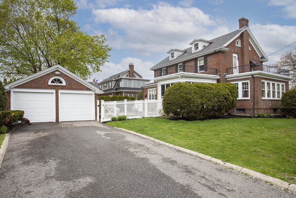552 West Elm Street