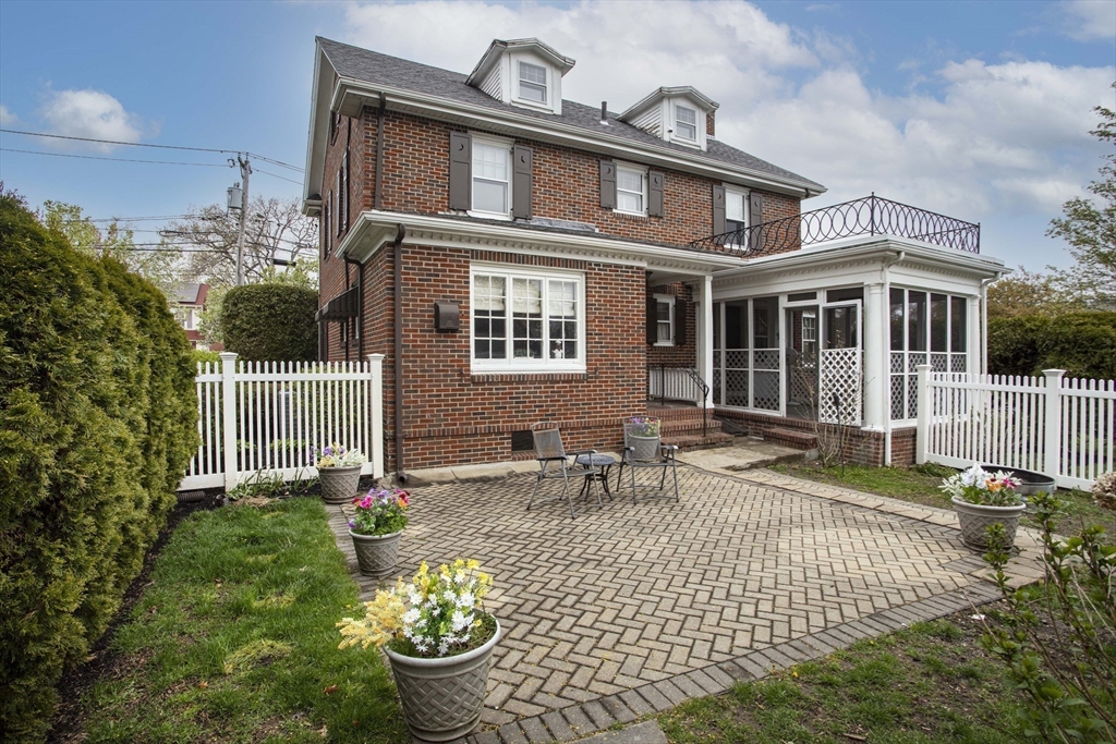 552 West Elm Street