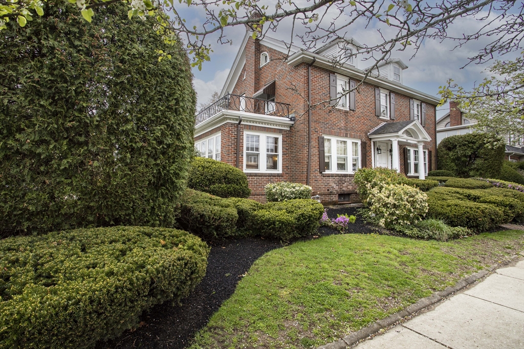 552 West Elm Street