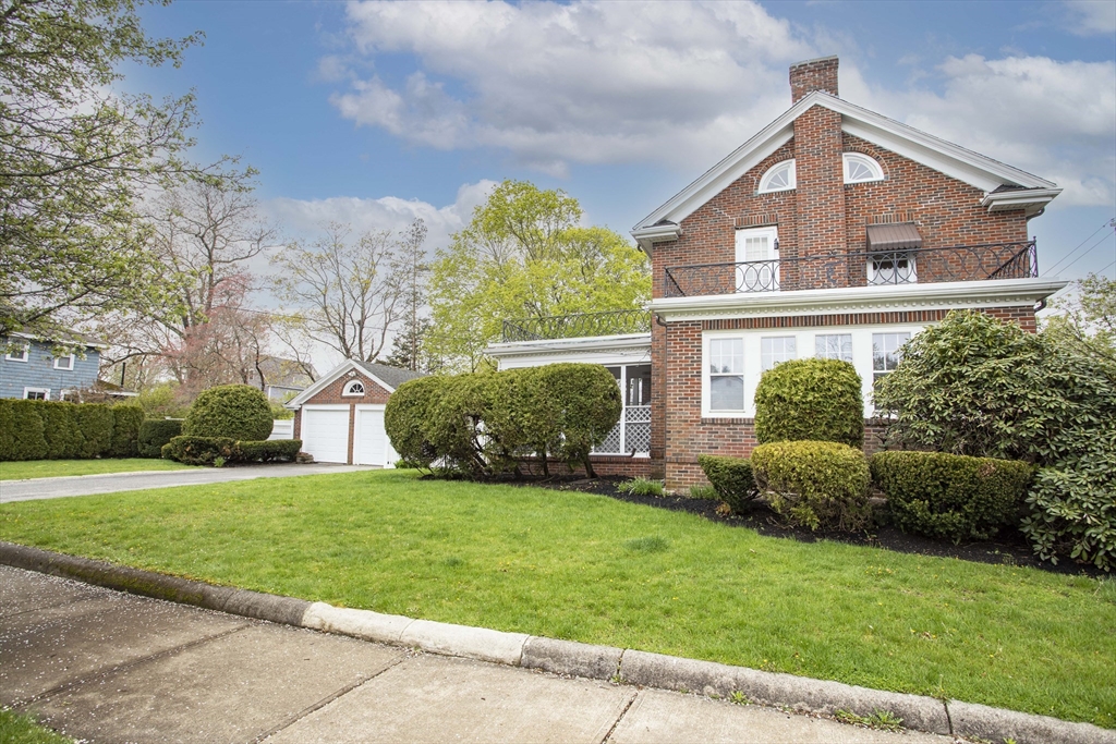 552 West Elm Street