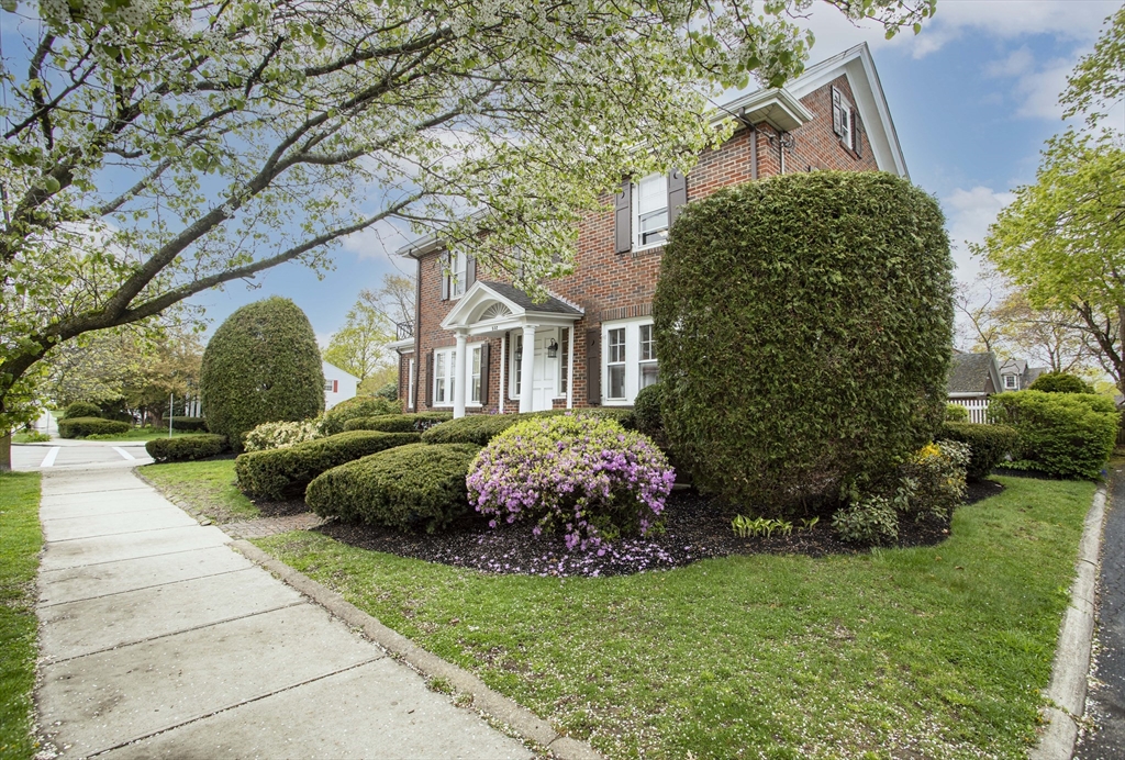 552 West Elm Street