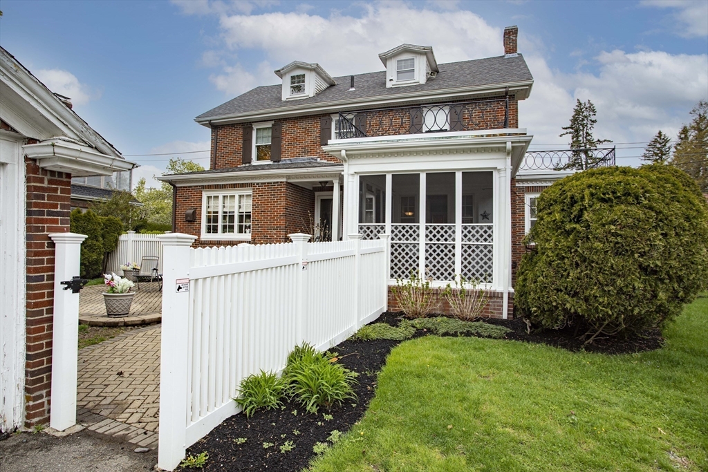 552 West Elm Street