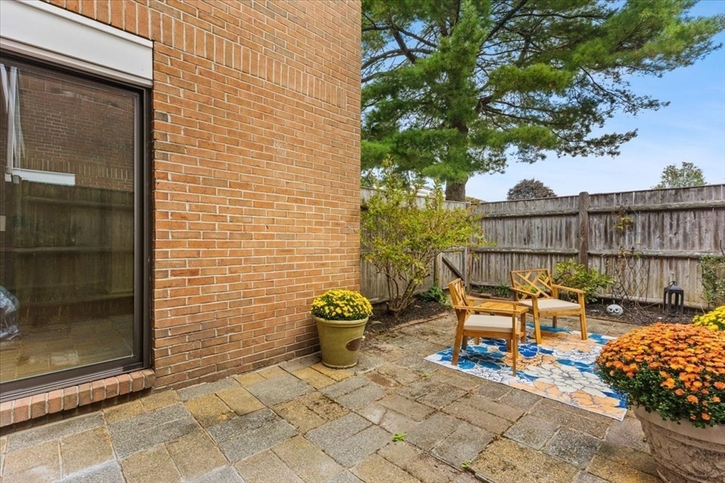 230 Greenbrook Drive # 06 Unit: 6-06