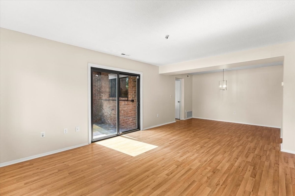 230 Greenbrook Drive # 06 Unit: 6-06