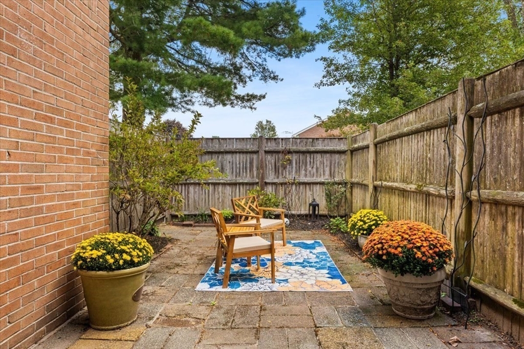 230 Greenbrook Drive # 06 Unit: 6-06