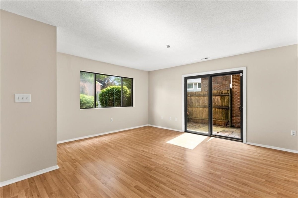 230 Greenbrook Drive # 06 Unit: 6-06