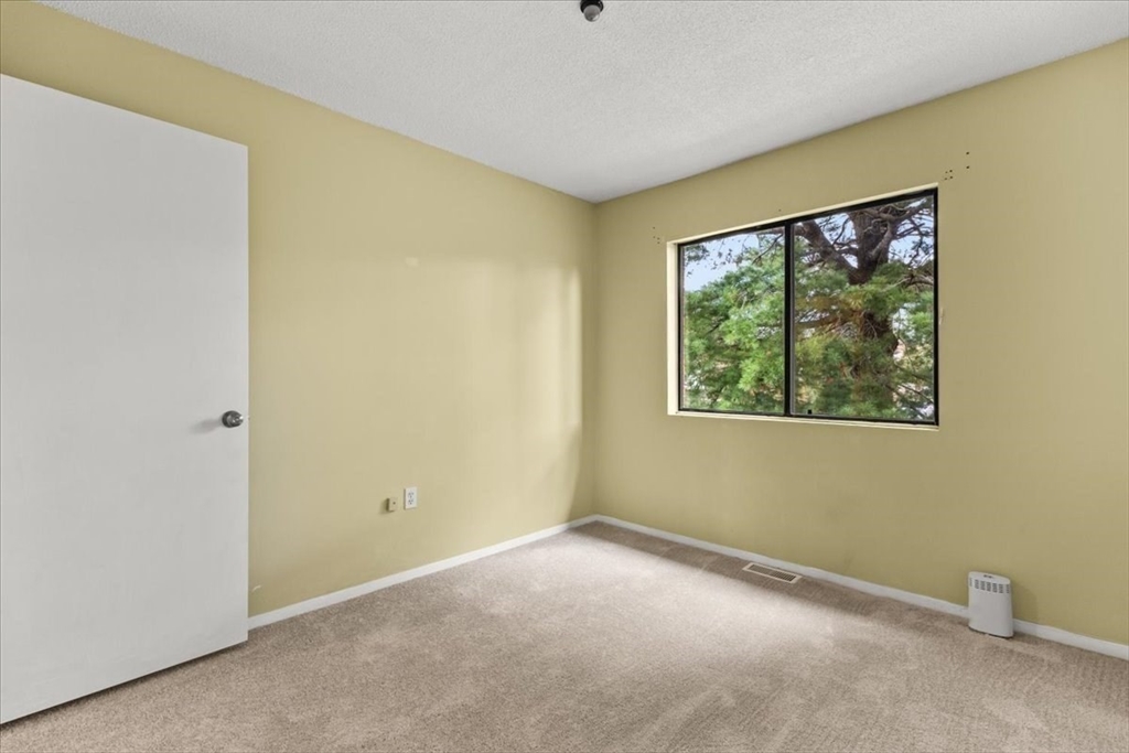 230 Greenbrook Drive # 06 Unit: 6-06