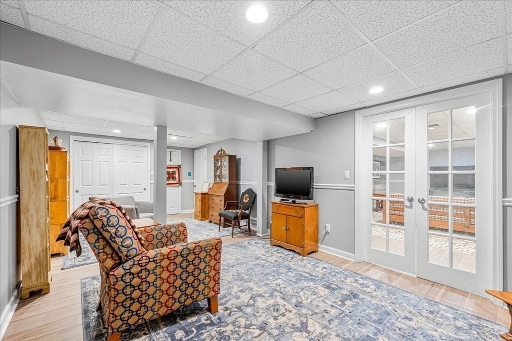 20 Edward Dr