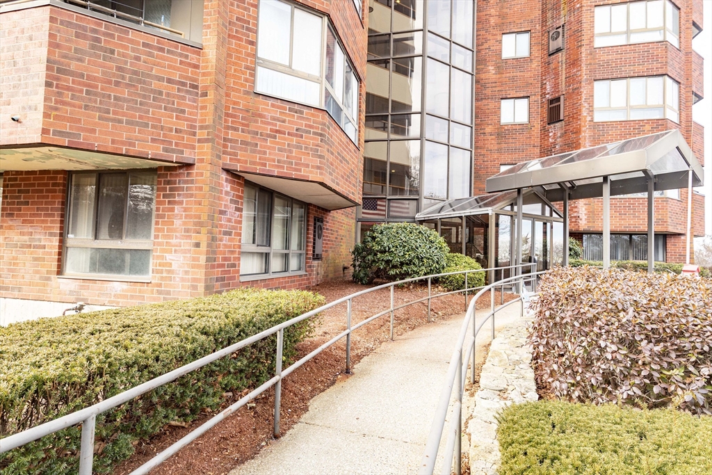 200 Burkhall Street # 807