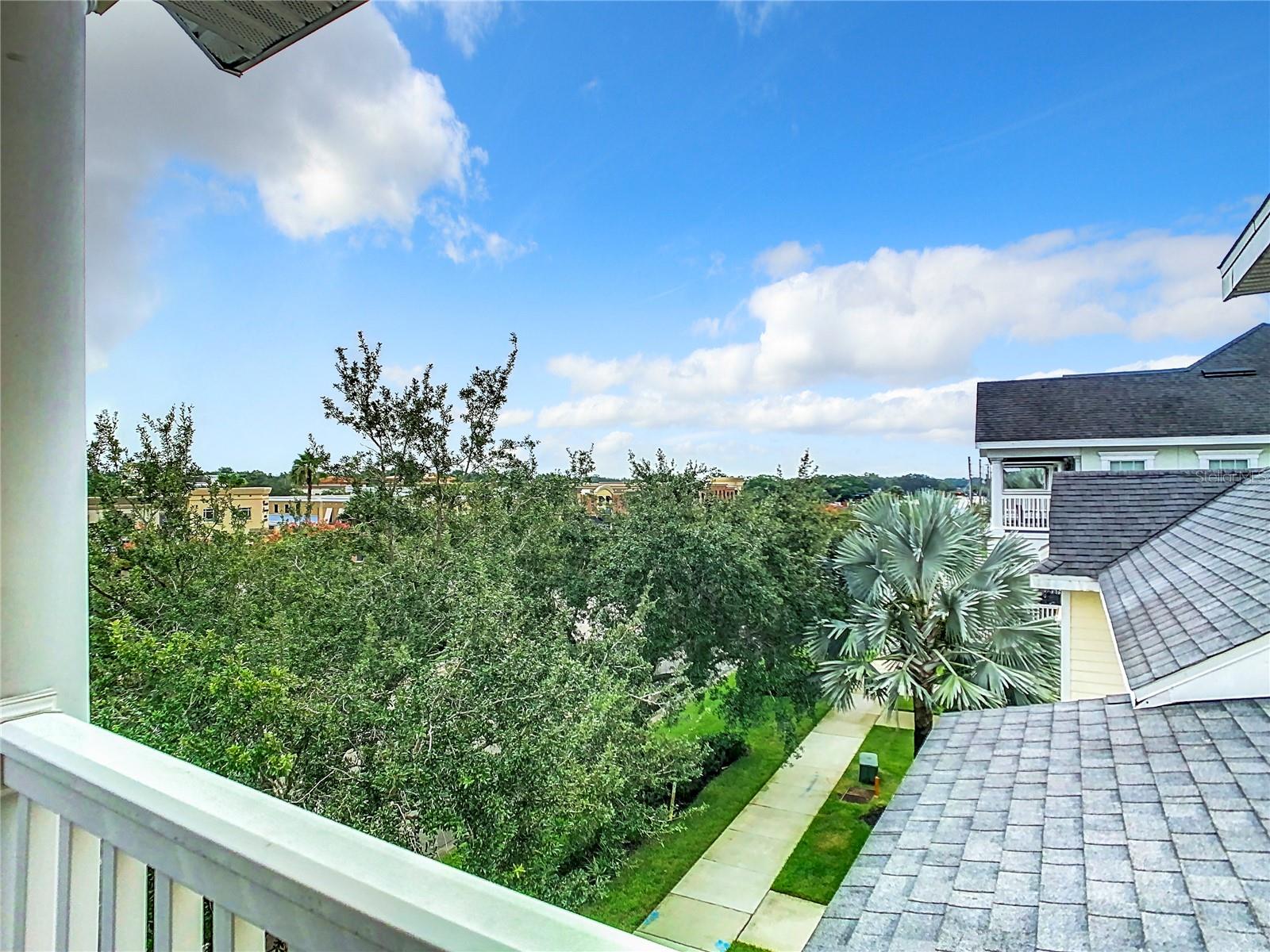 384 INNISBROOK LN