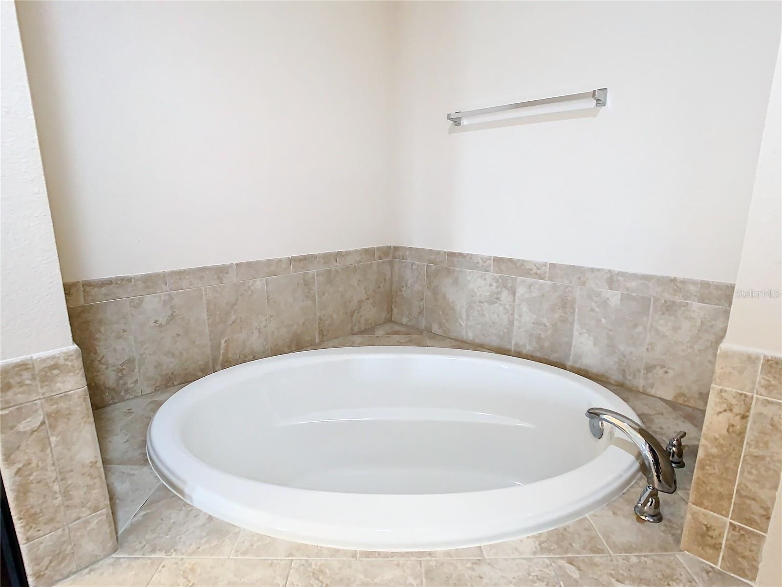 384 INNISBROOK LN