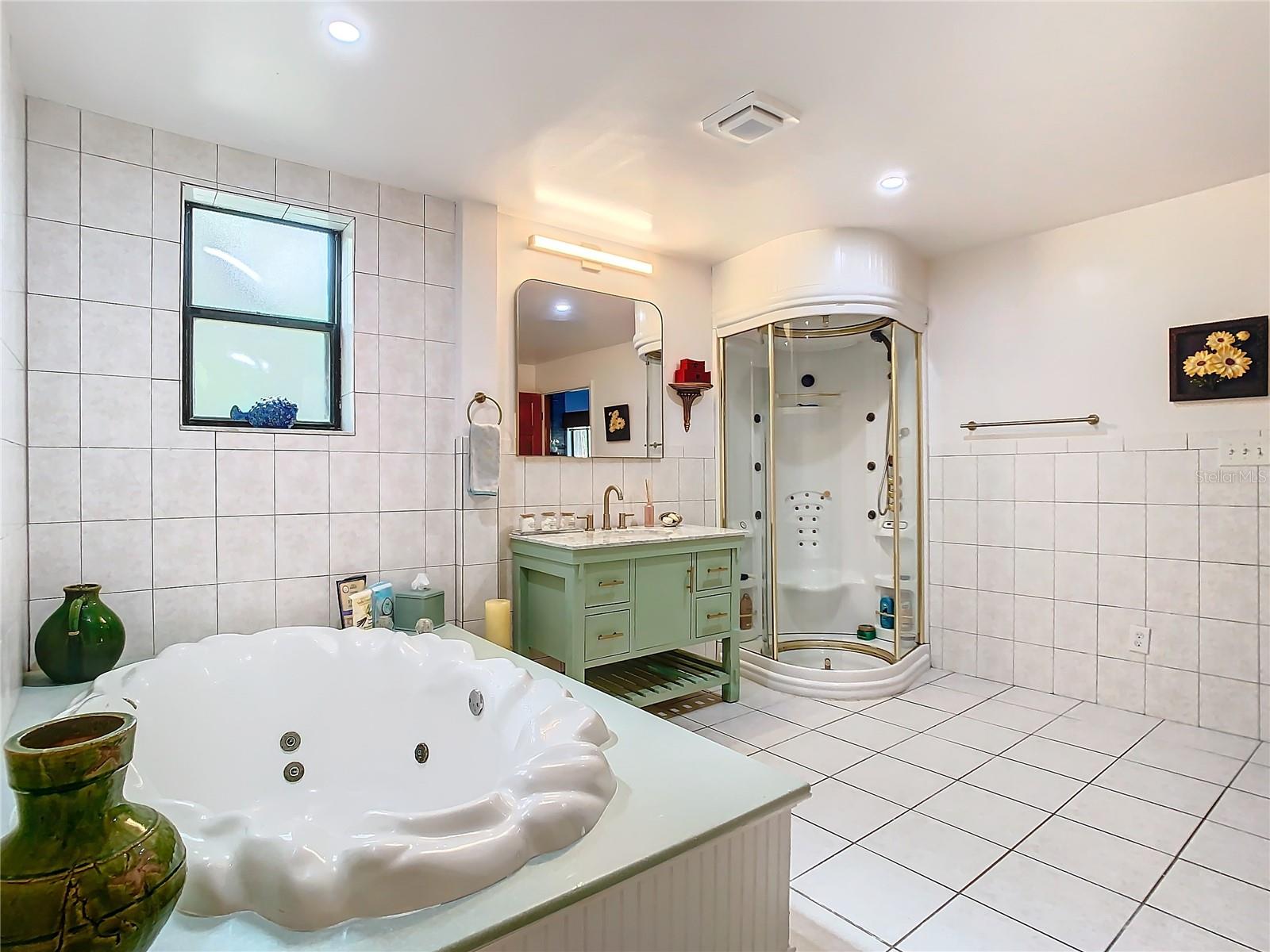 Key West-Style 5-Bedroom Pool Home in Maitland