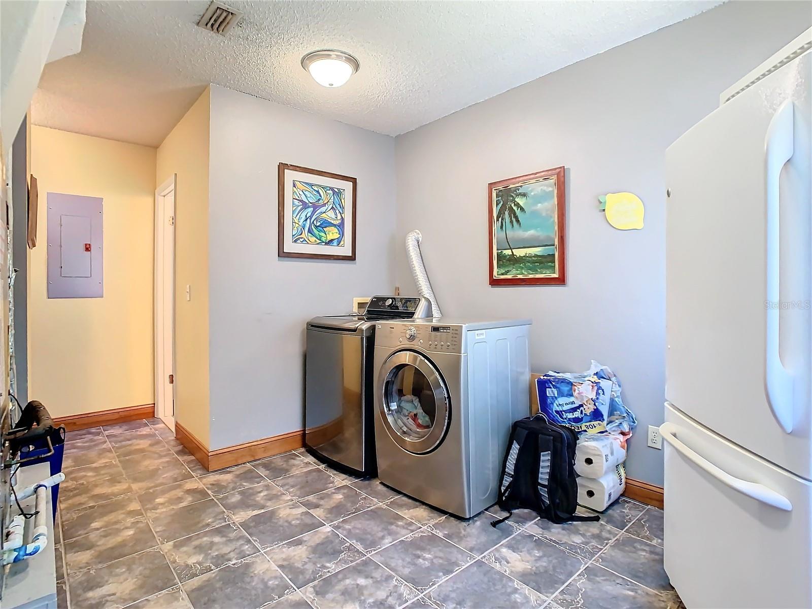Key West-Style 5-Bedroom Pool Home in Maitland