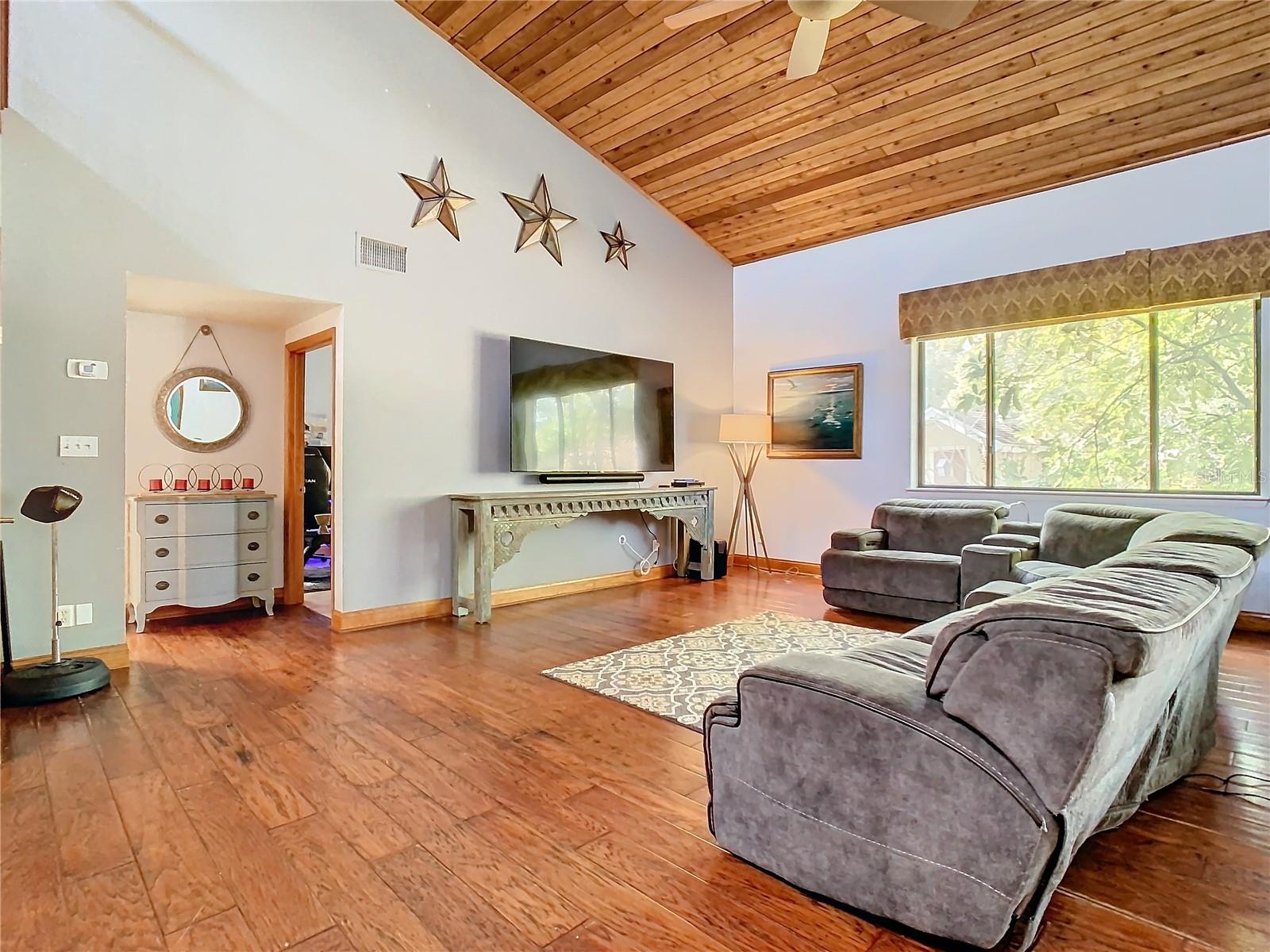 Key West-Style 5-Bedroom Pool Home in Maitland