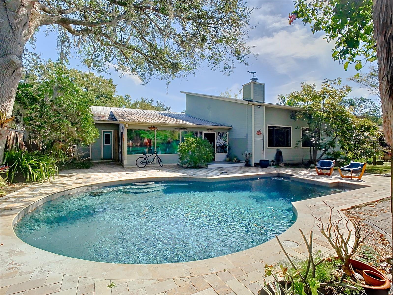 Key West-Style 5-Bedroom Pool Home in Maitland