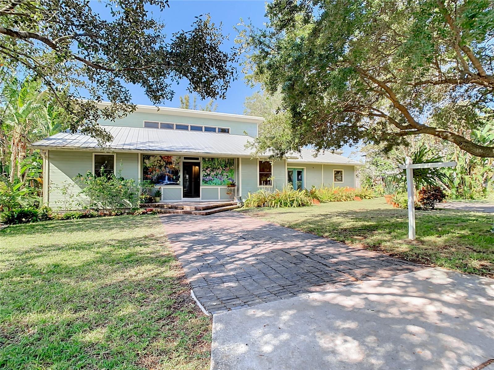 Key West-Style 5-Bedroom Pool Home in Maitland