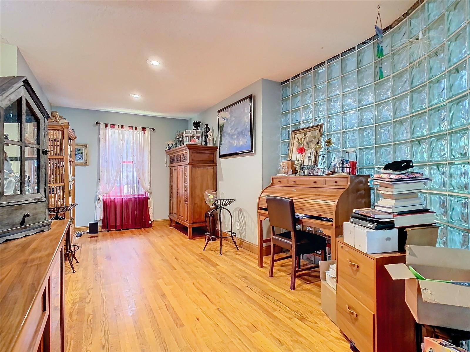 Key West-Style 5-Bedroom Pool Home in Maitland