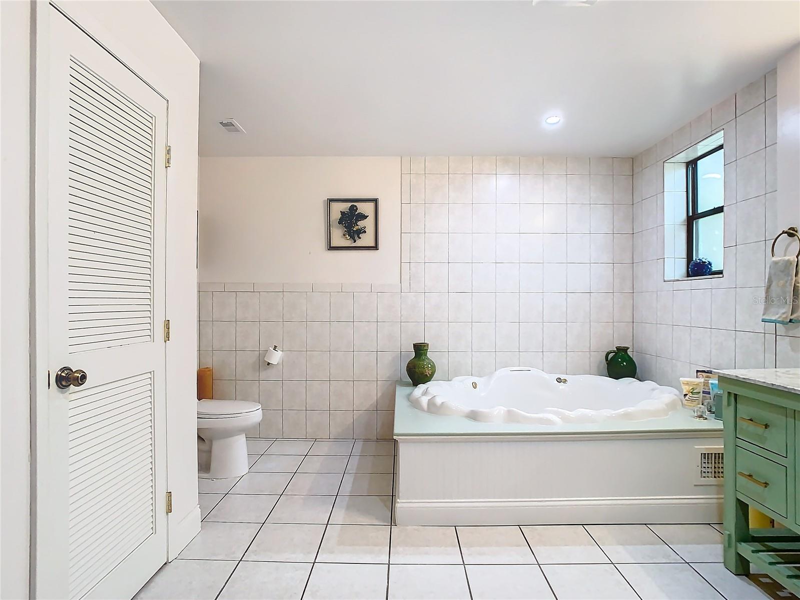 Key West-Style 5-Bedroom Pool Home in Maitland