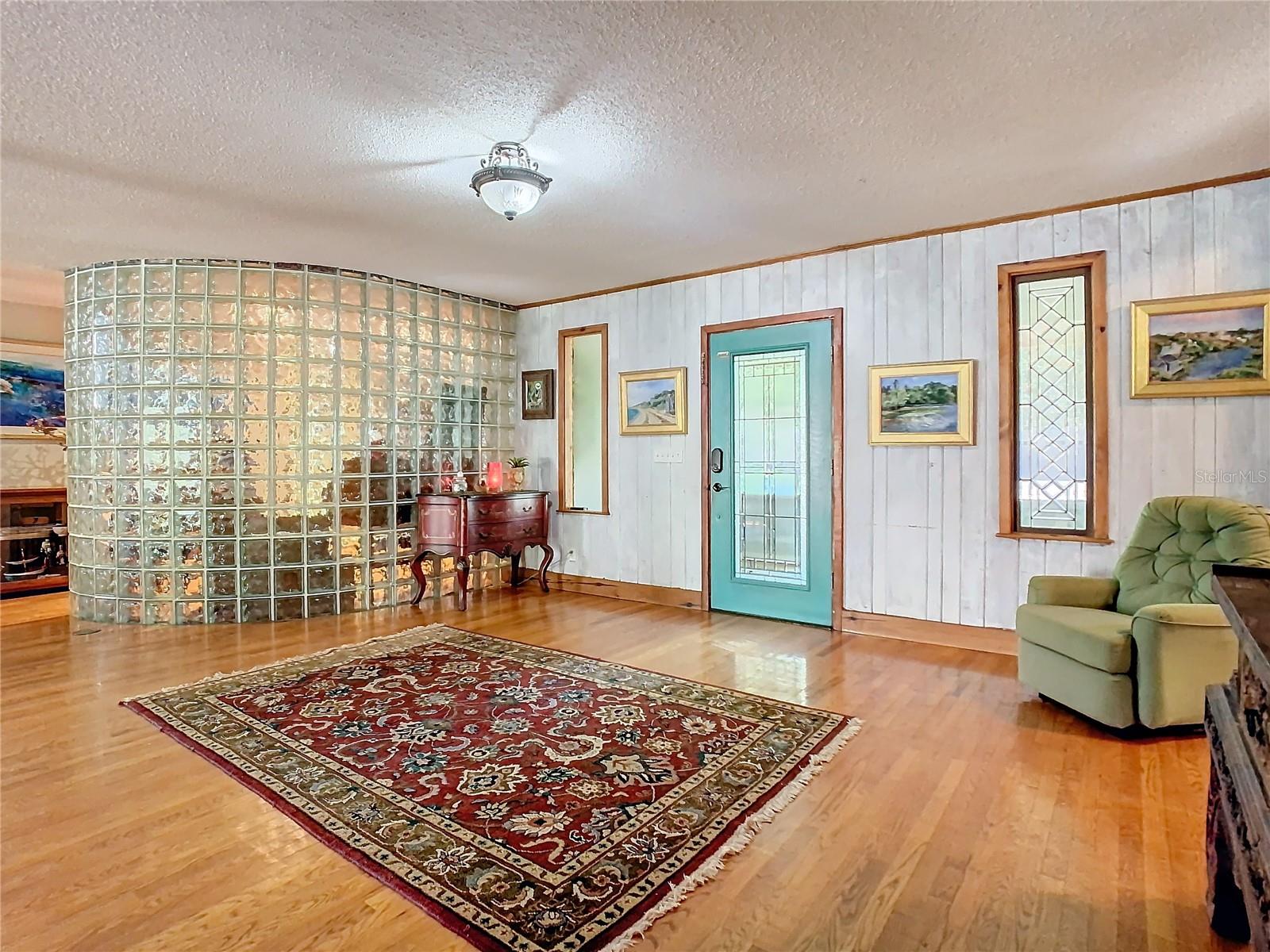 Key West-Style 5-Bedroom Pool Home in Maitland