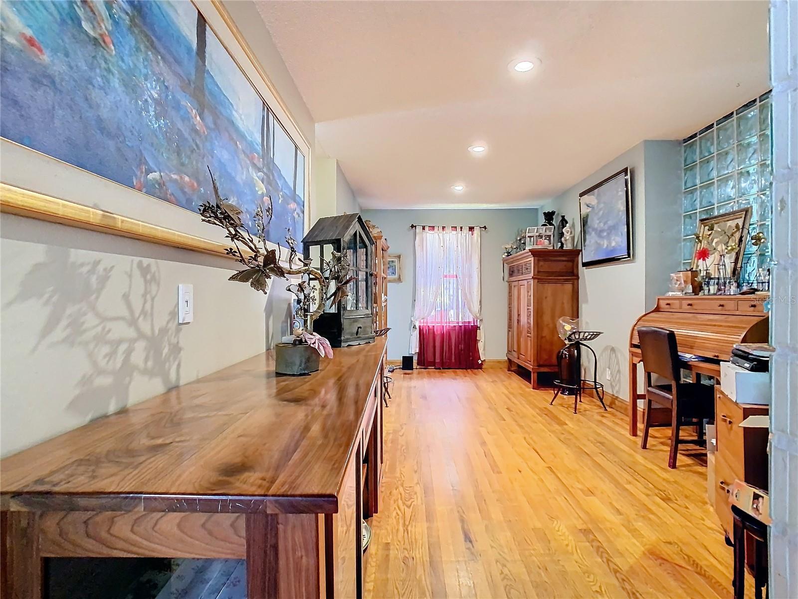 Key West-Style 5-Bedroom Pool Home in Maitland