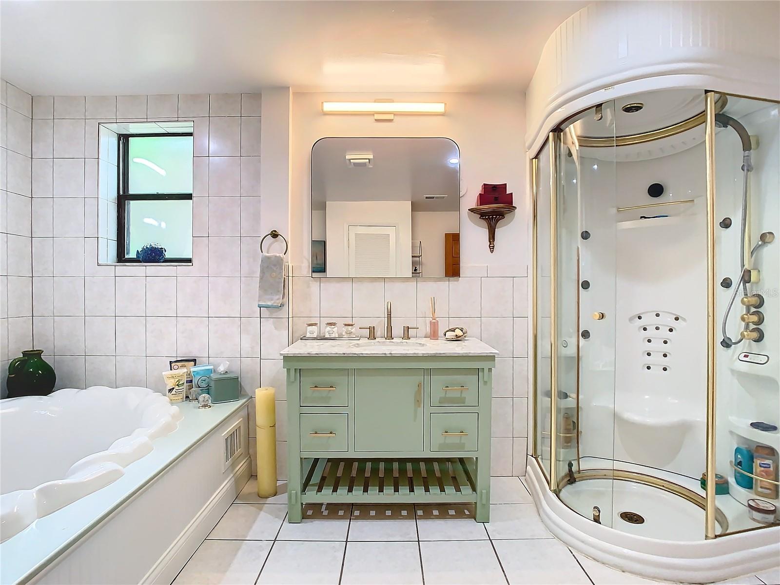 Key West-Style 5-Bedroom Pool Home in Maitland