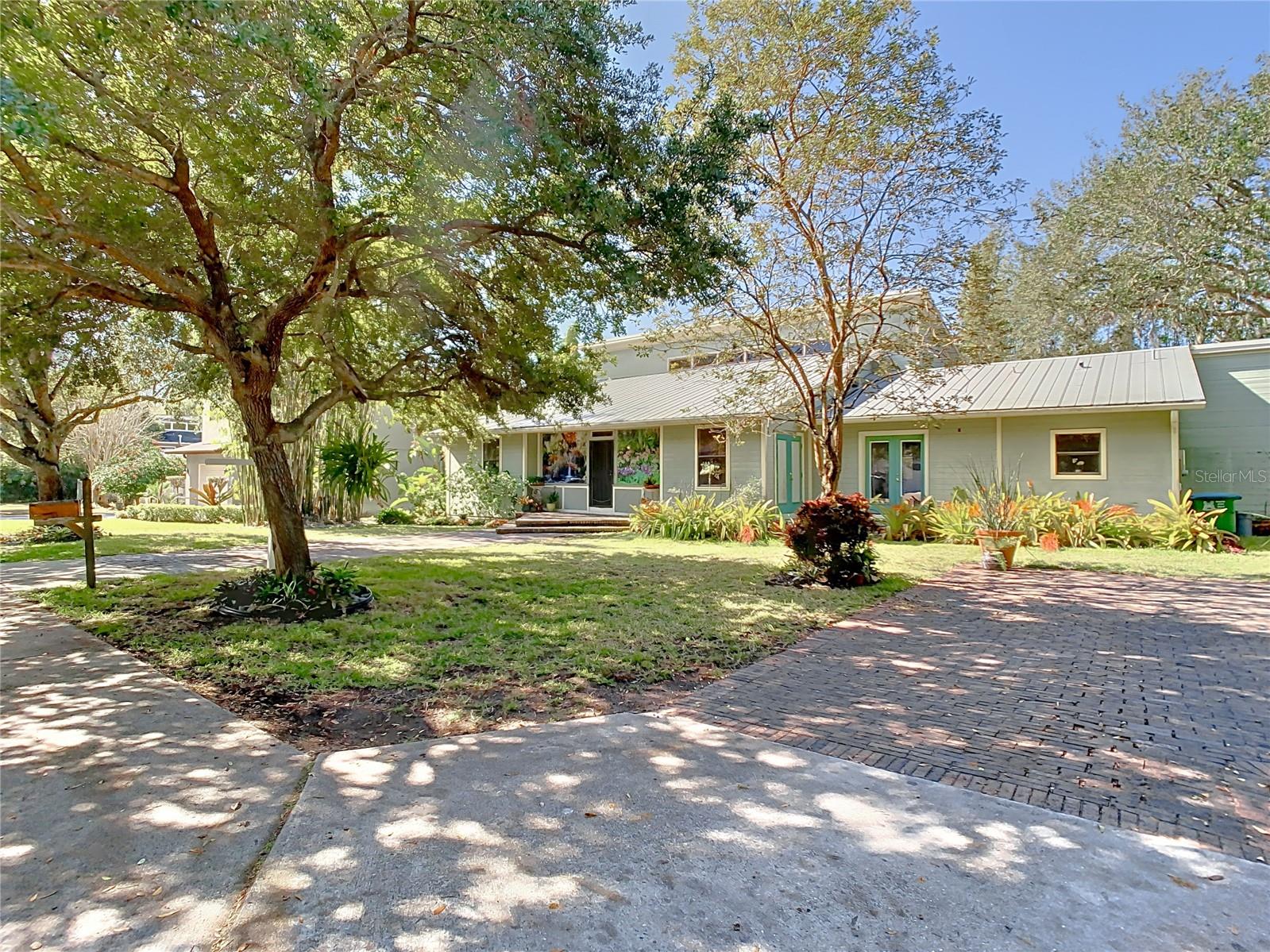 Key West-Style 5-Bedroom Pool Home in Maitland
