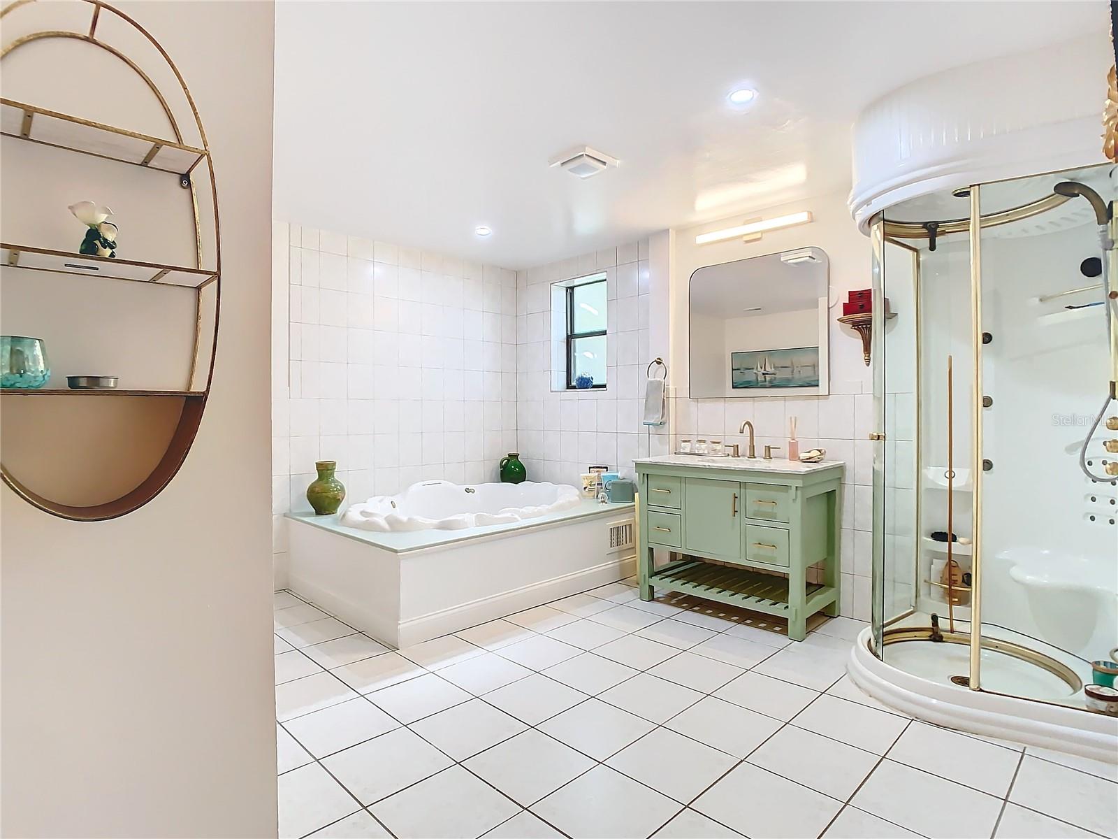 Key West-Style 5-Bedroom Pool Home in Maitland
