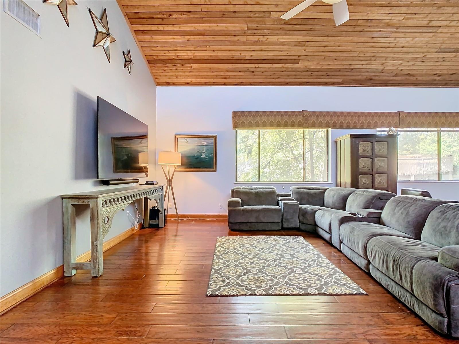 Key West-Style 5-Bedroom Pool Home in Maitland