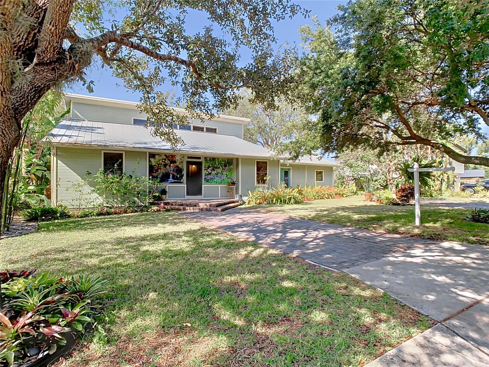 Key West-Style 5-Bedroom Pool Home in Maitland