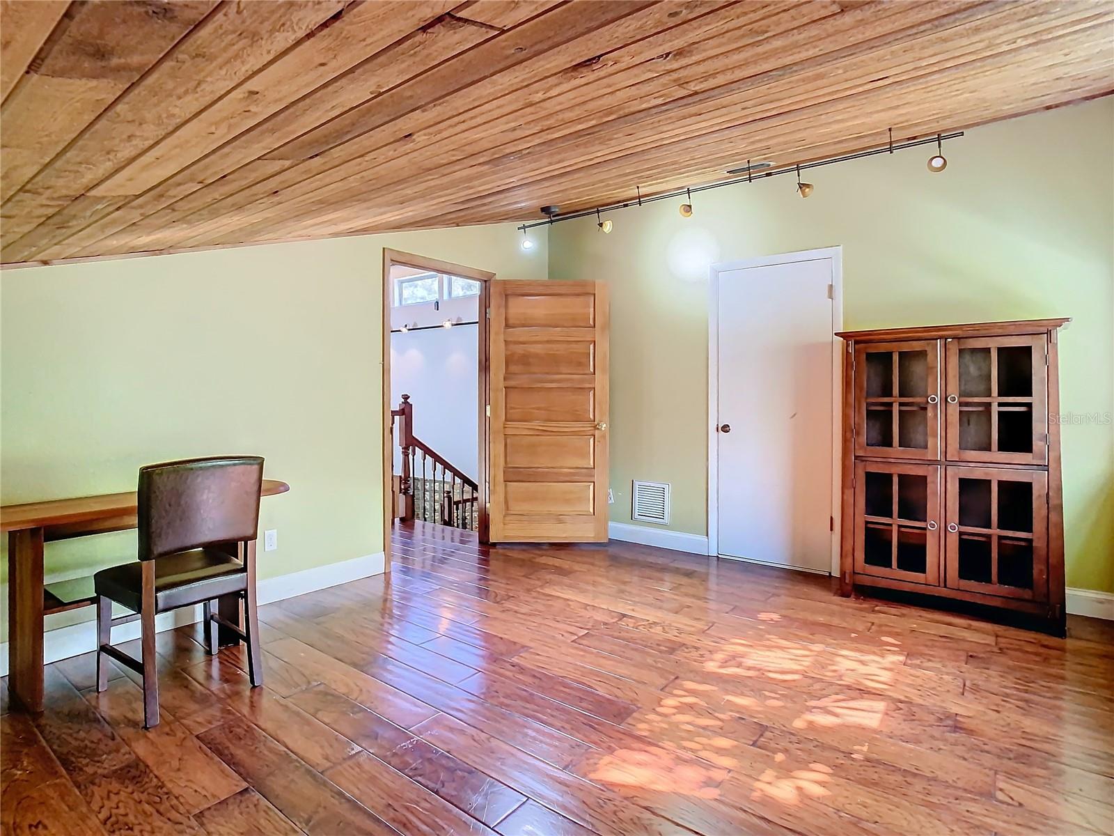 Key West-Style 5-Bedroom Pool Home in Maitland