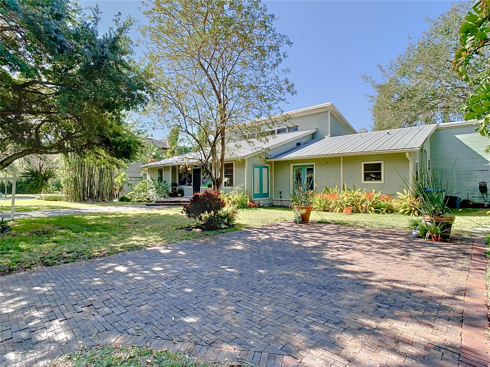 Key West-Style 5-Bedroom Pool Home in Maitland