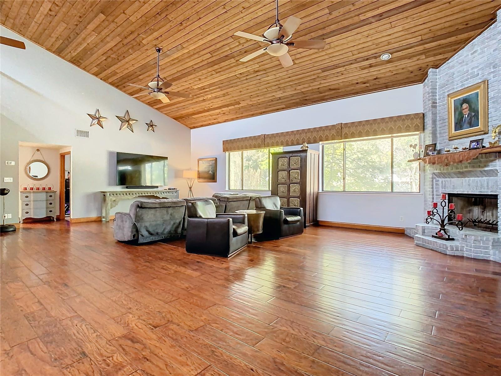 Key West-Style 5-Bedroom Pool Home in Maitland