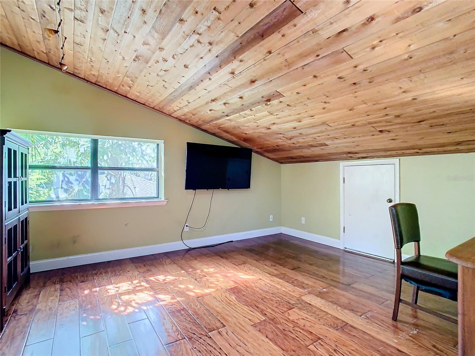 Key West-Style 5-Bedroom Pool Home in Maitland