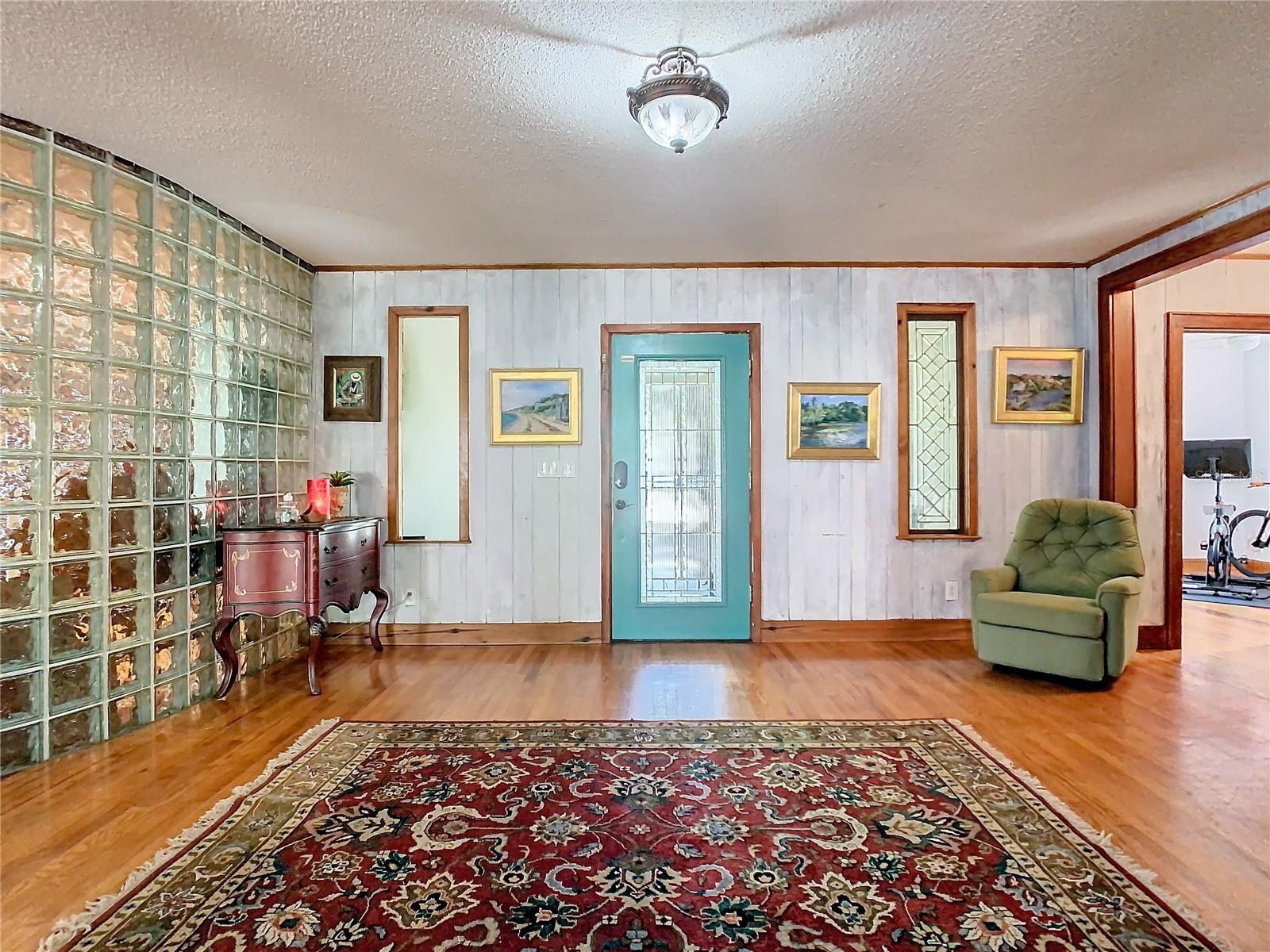 Key West-Style 5-Bedroom Pool Home in Maitland