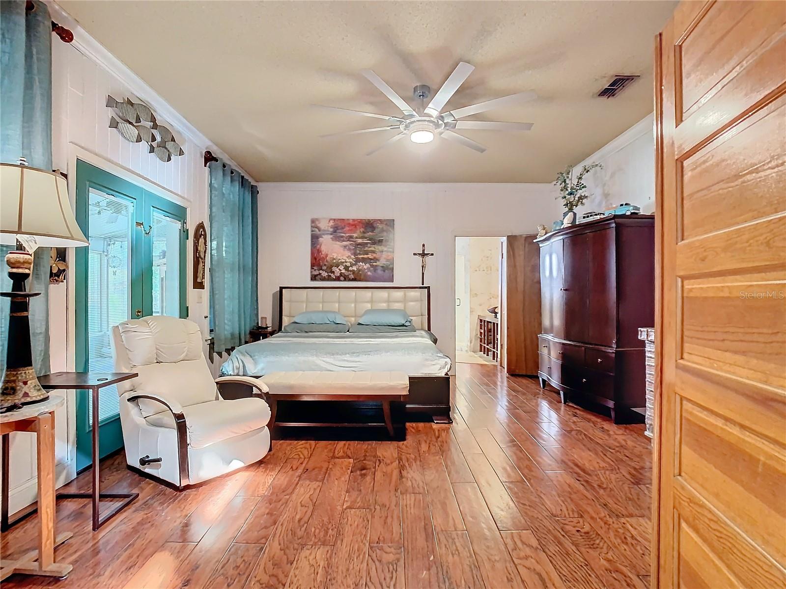 Key West-Style 5-Bedroom Pool Home in Maitland
